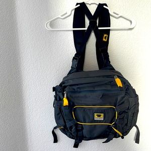 Mountainsmith Day Lumbar Pack, with dual shoulder strap included.